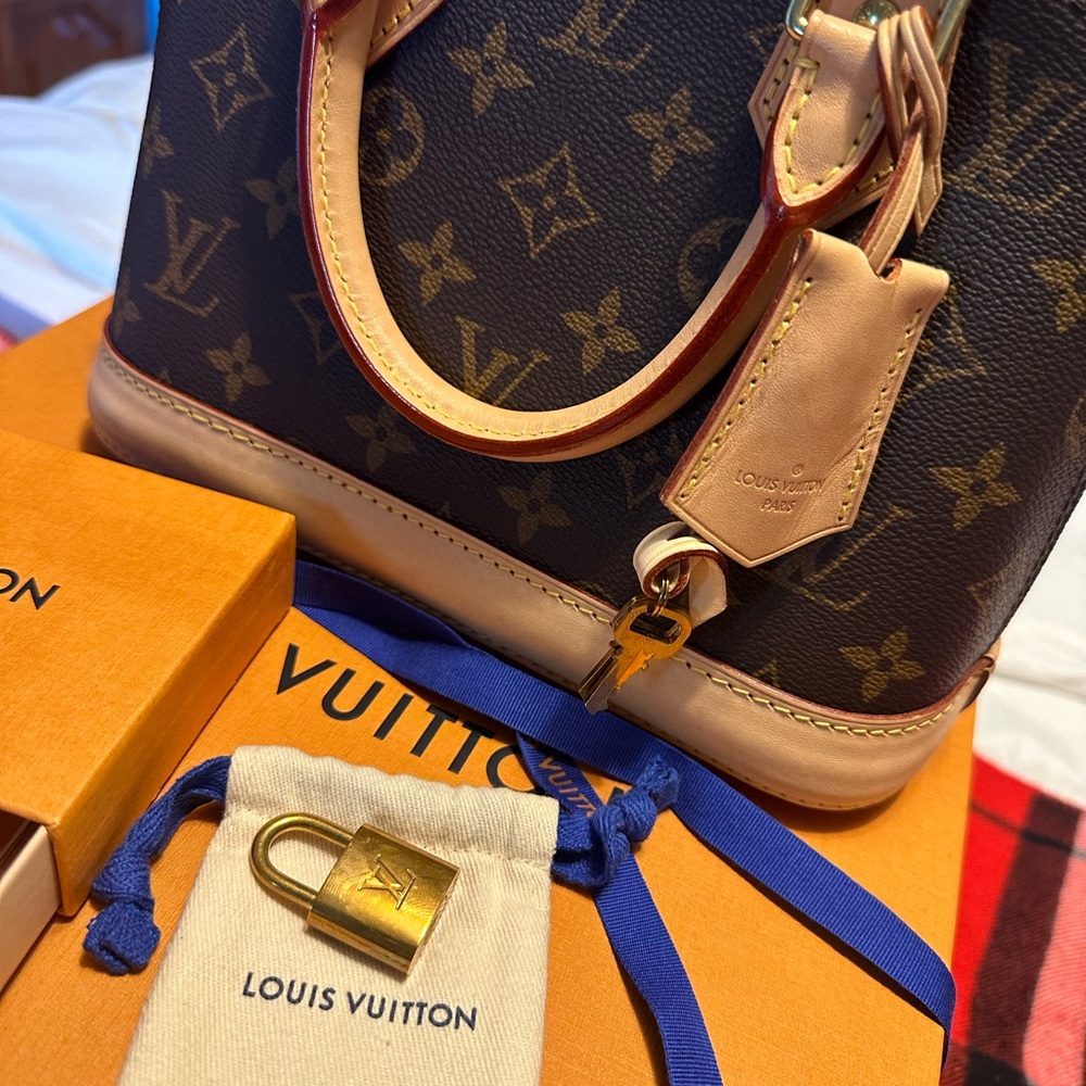 Authentic Louis Vuitton Alma BB in Monogram Microchip - Picture 10 of 14